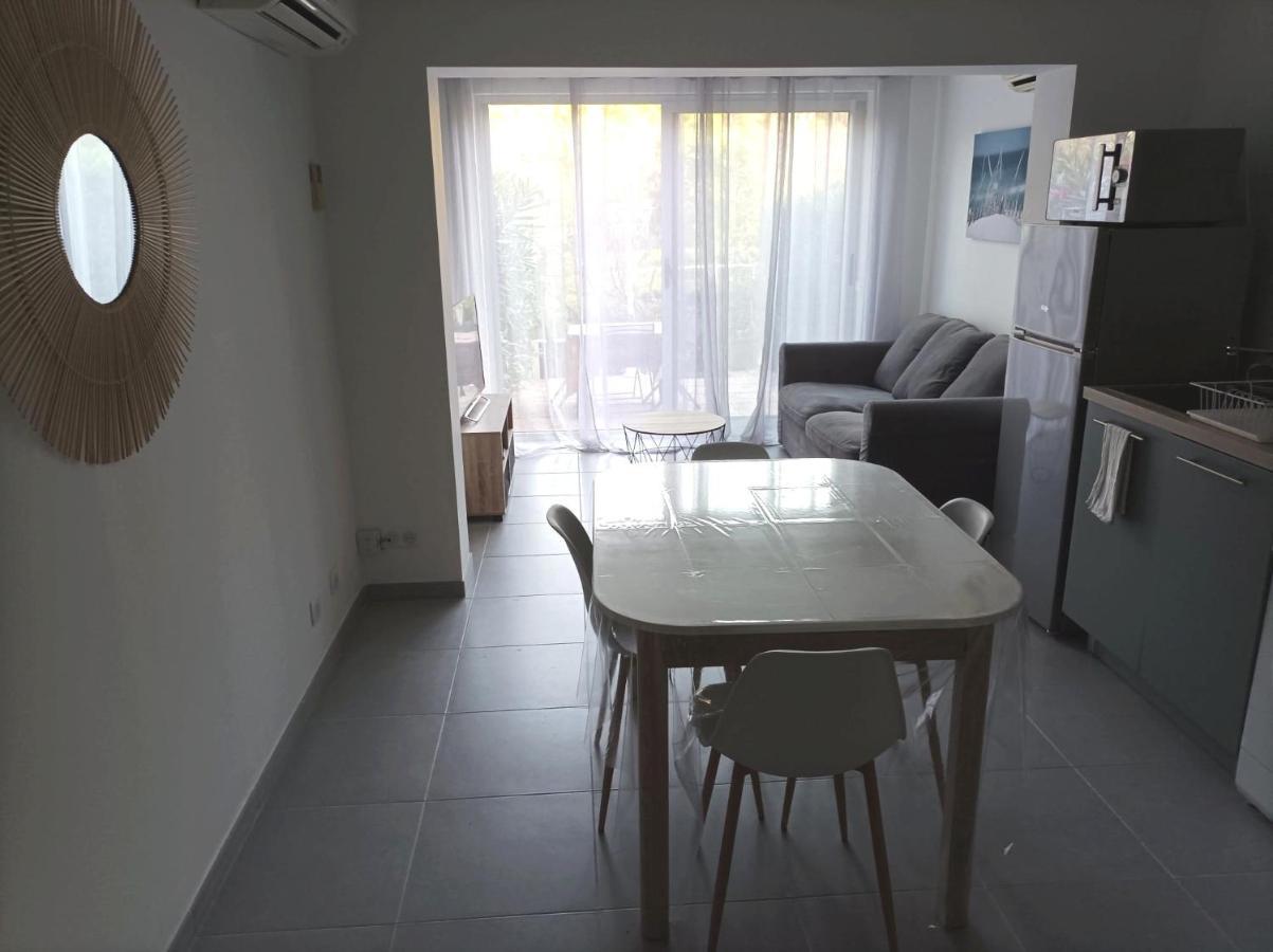 Charmant Studio Dans La Residence Haut Du Golf Сен-Рафаэль Экстерьер фото