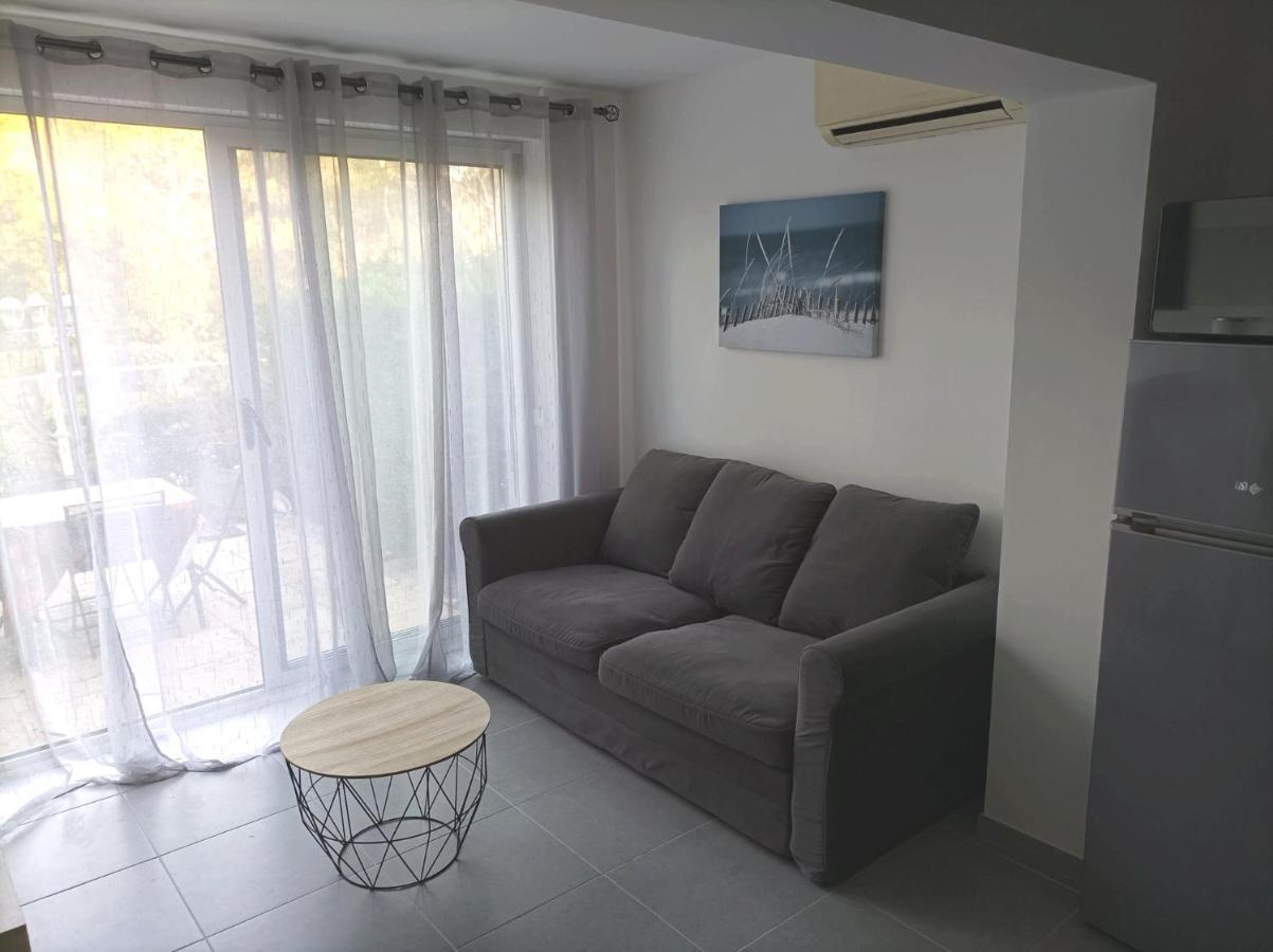 Charmant Studio Dans La Residence Haut Du Golf Сен-Рафаэль Экстерьер фото